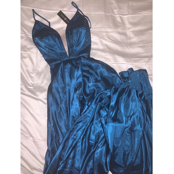 Betsy and Adam dress. - Picture 4 of 4